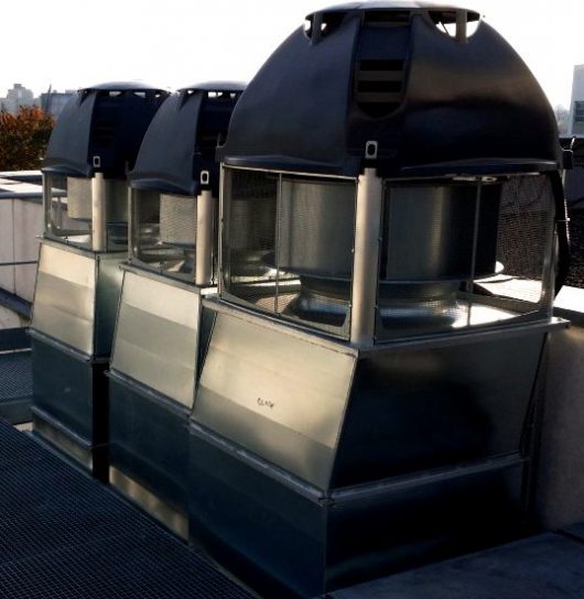 Désenfumage mécanique ventilateurs extraction toit conduits absorption fumée gaz